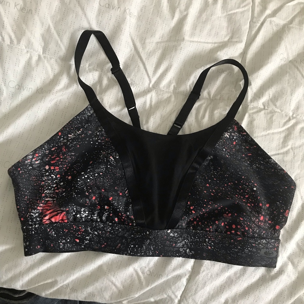 BNWT Oakley sports bra